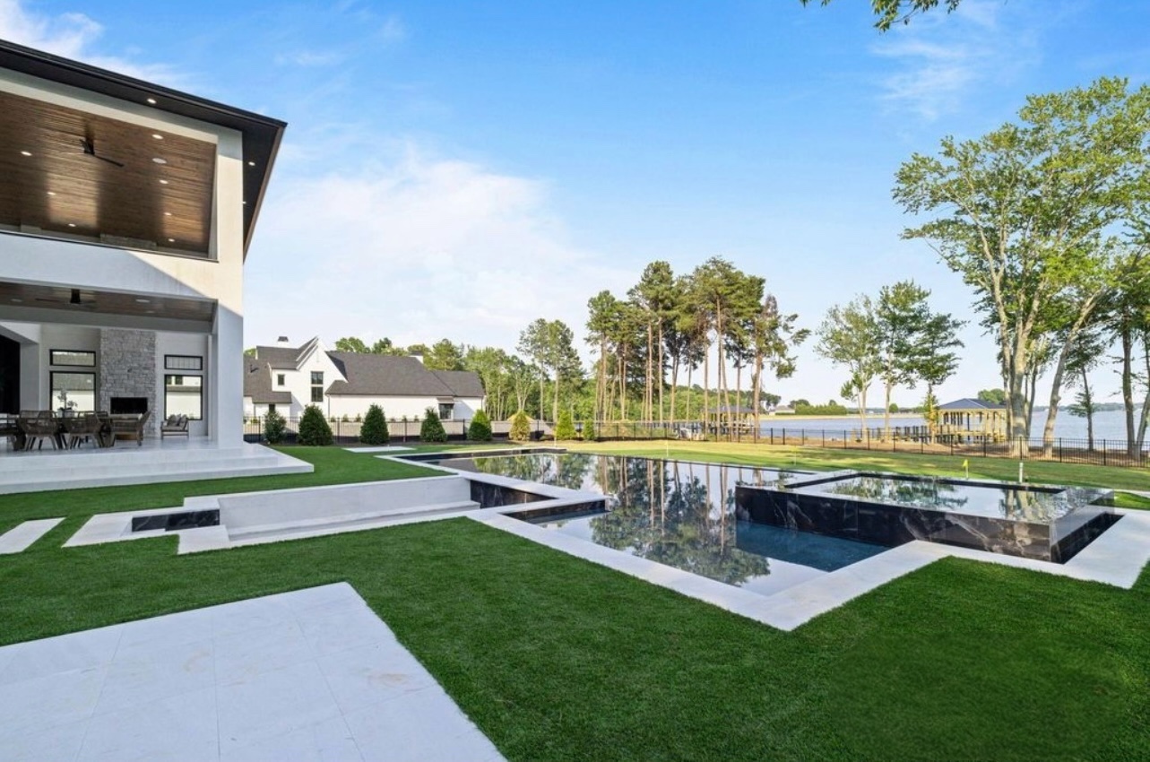 Luxury Lakeside Estate